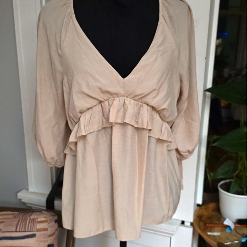 Pink Lily Women’s Beige Solid V-Neck Ruffle Babydoll Lined Blouse M Boho Chic